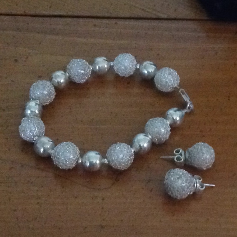Bracelet and earrings